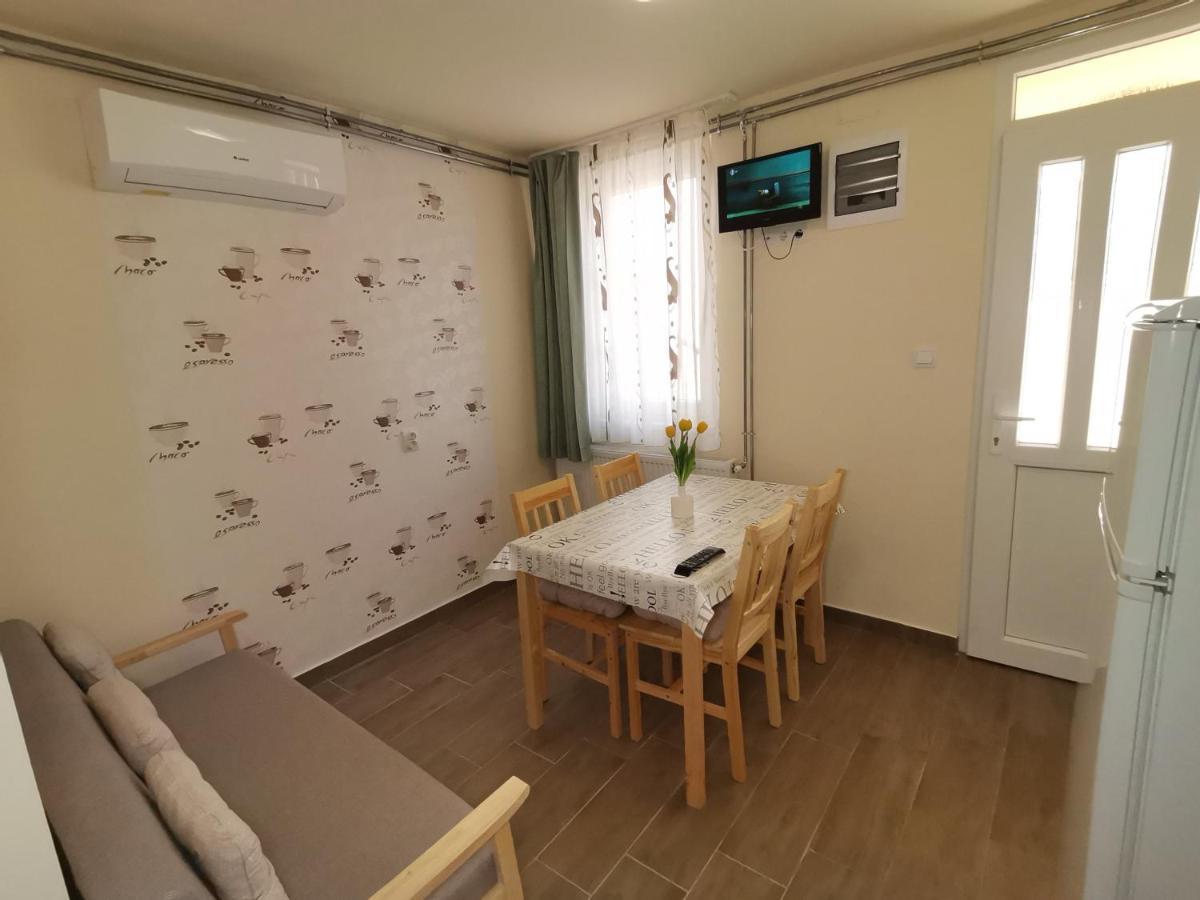 Gyoengyvirag Apartmanhaz Hajdúszoboszló Zewnętrze zdjęcie