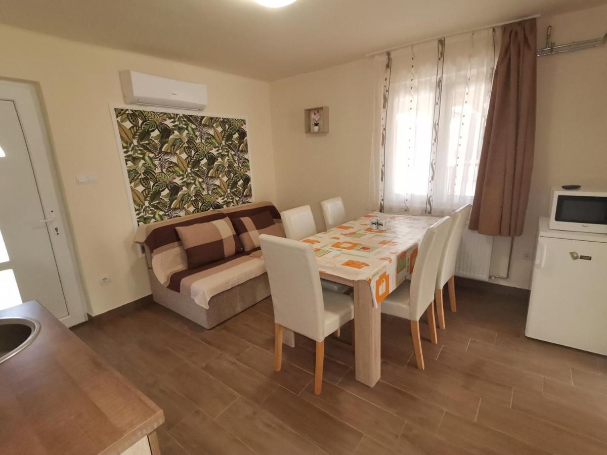 Gyoengyvirag Apartmanhaz Hajdúszoboszló Zewnętrze zdjęcie
